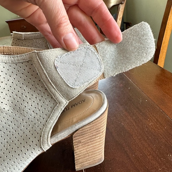 ADAM TUCKER Rowan perforated open toe Sandals 3" heel size 10 - Picture 3 of 7